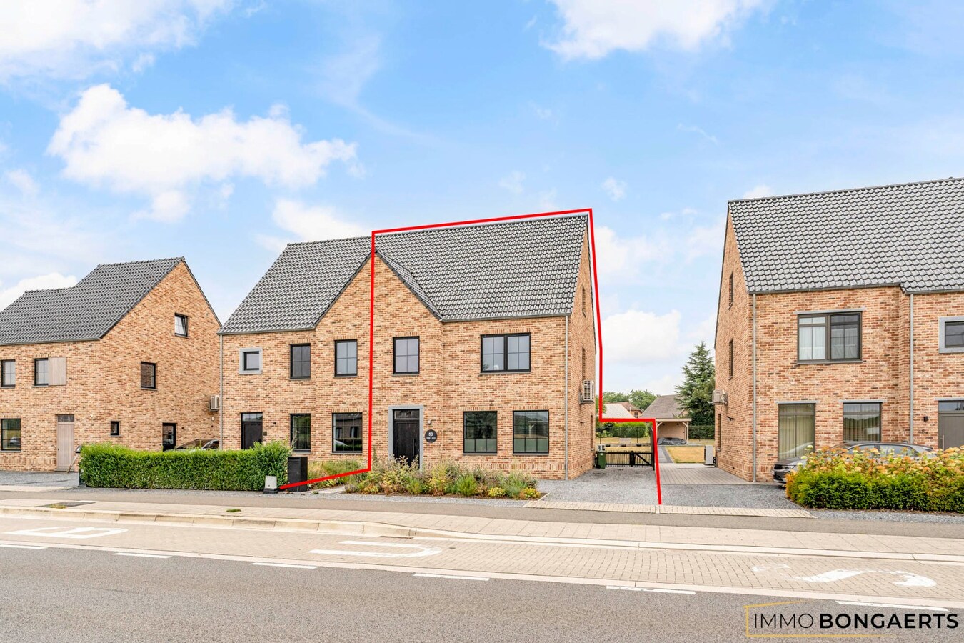 Recente gezinswoning met 3 slaapkamers 