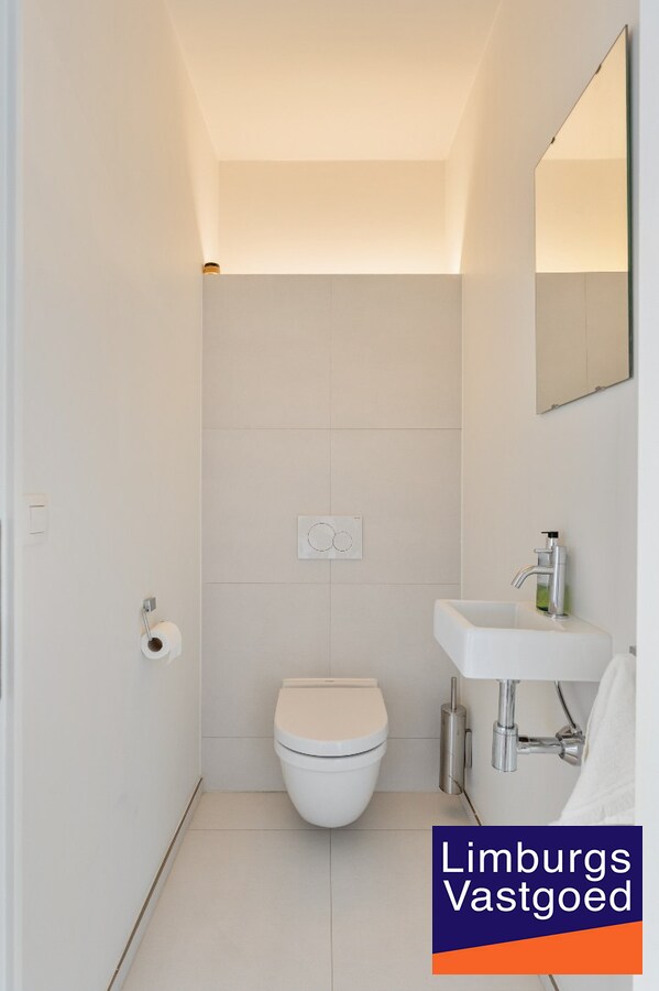 Exclusief penthouse met ruim terras, 2 slpk, dubbele autostaanplaats, centrum Genk 