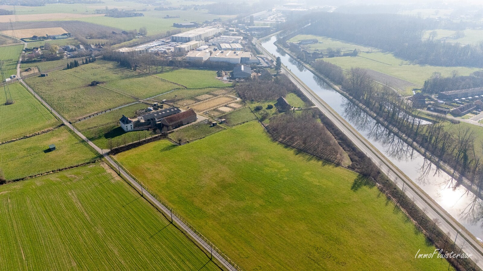 Uitzonderlijke woning met paardenaccommodatie, binnen- en buitenpiste op ca. 9,4 ha te Haacht 