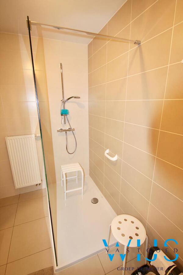 Mooi 2 slaapkamer gelijkvloersappartement in Hartje EVERGEM ! 