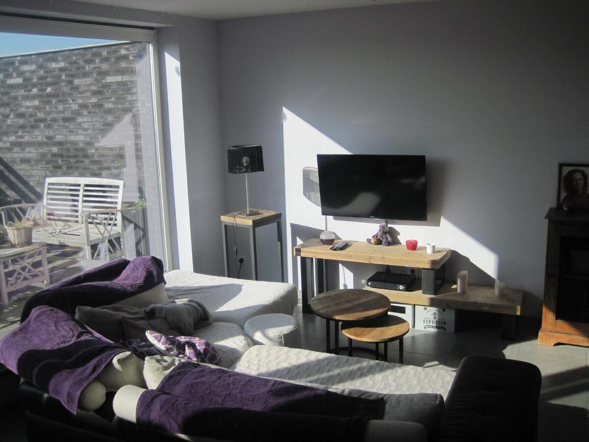 Ruim 2-slp-appartement met groot zonneterras én garage. Geen vaste kosten ! 