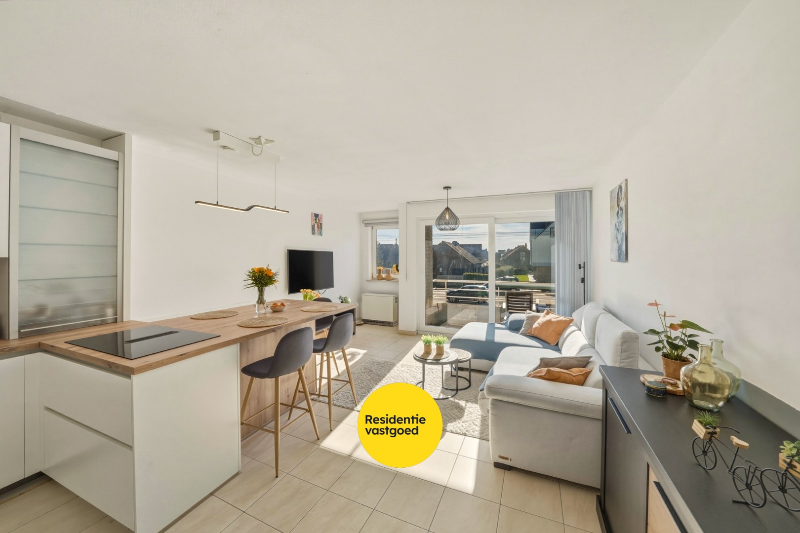 Instapklaar 3- slaapkamerappartement op toplocatie aan het strand! 