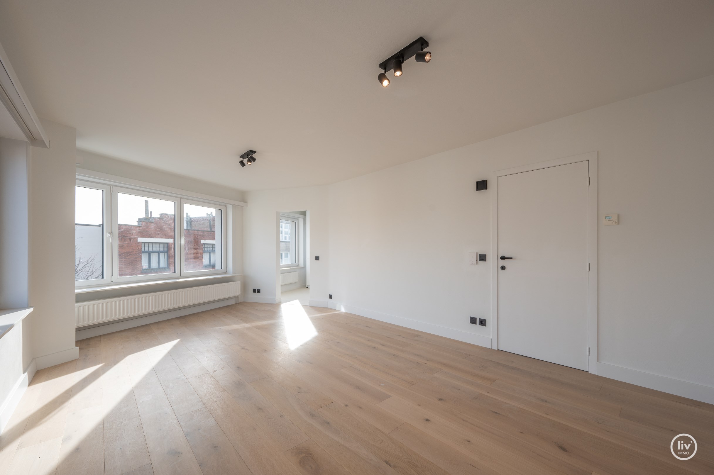 Appartement spacieux en angle situé près de l'avenue Lippens, de la gare et du Duinenwater. 