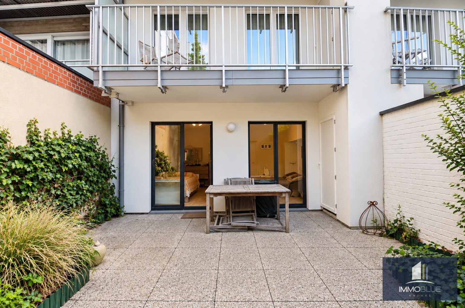 Exclusief: aangenaam tuinappartement met ruim zonnig terras, uitstekend gelegen nabij het Driehoeksplein. 