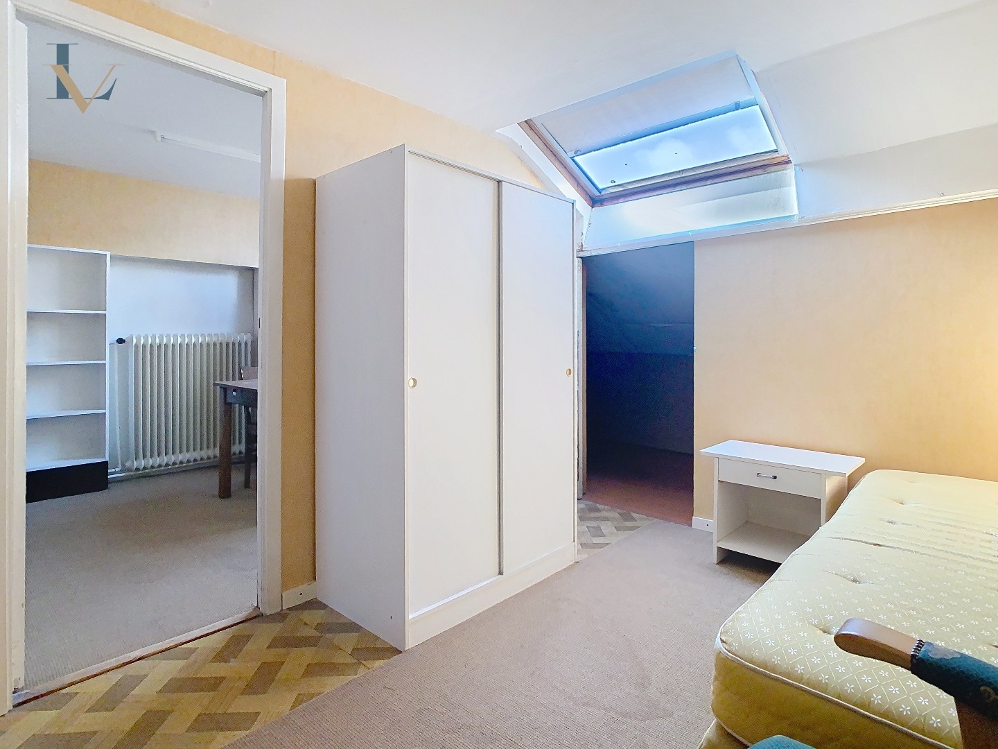 Te renoveren woning met groot potentieel in hartje Merksem! 