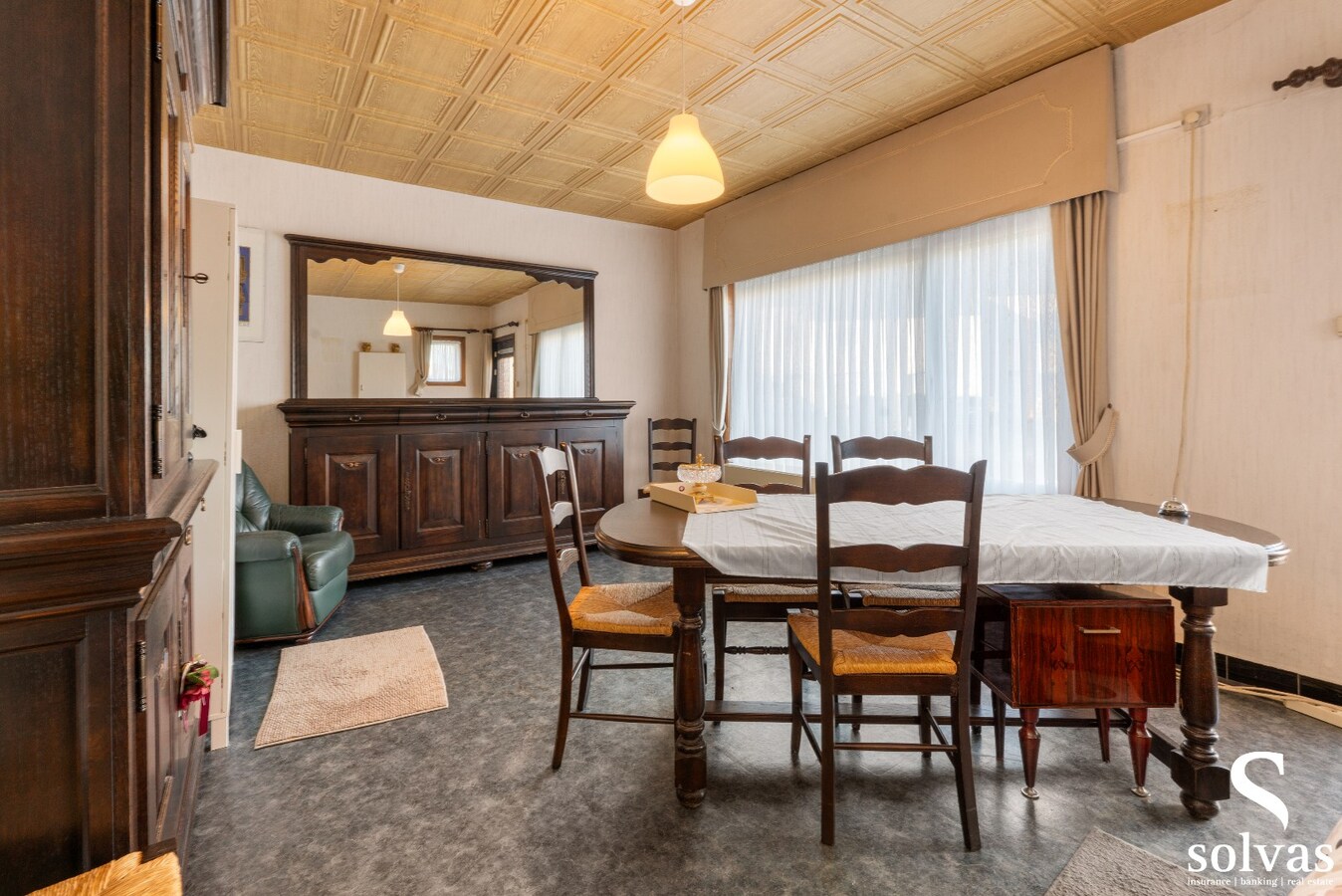 Ruime te renoveren woning met garage, tuin en 4 slaapkamers in Lembeke, bouwjaar 1960, energielabel G 