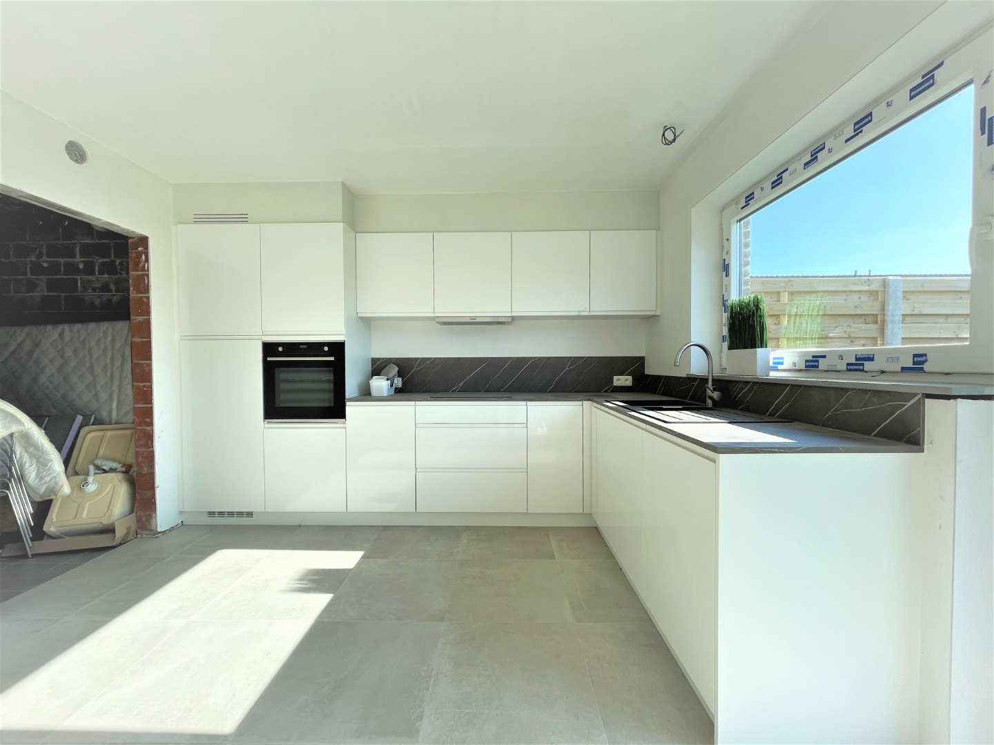 VERKOCHT Nieuwbouwwoning met 3 slaapkamers en garage op 370m² 