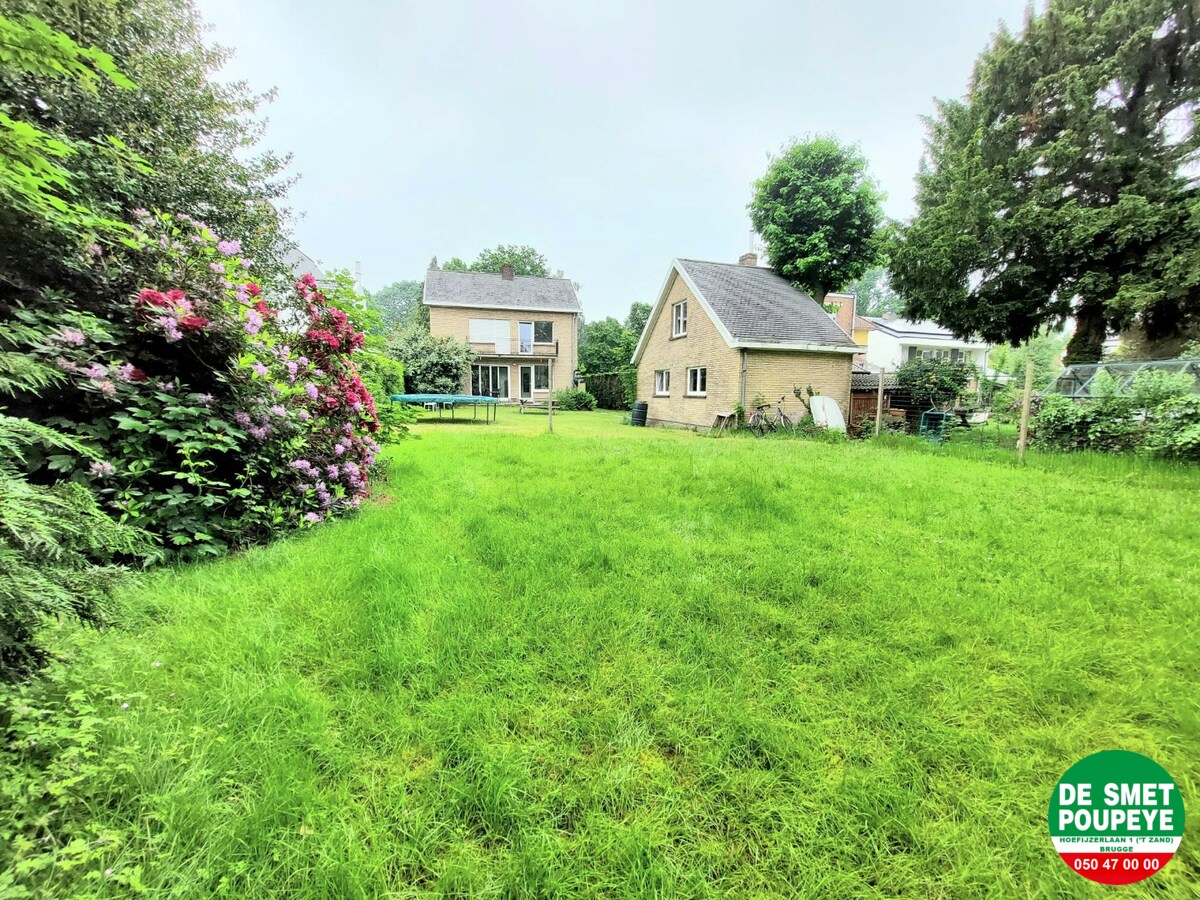 Alleenstaande villa op mooi perceel grond 