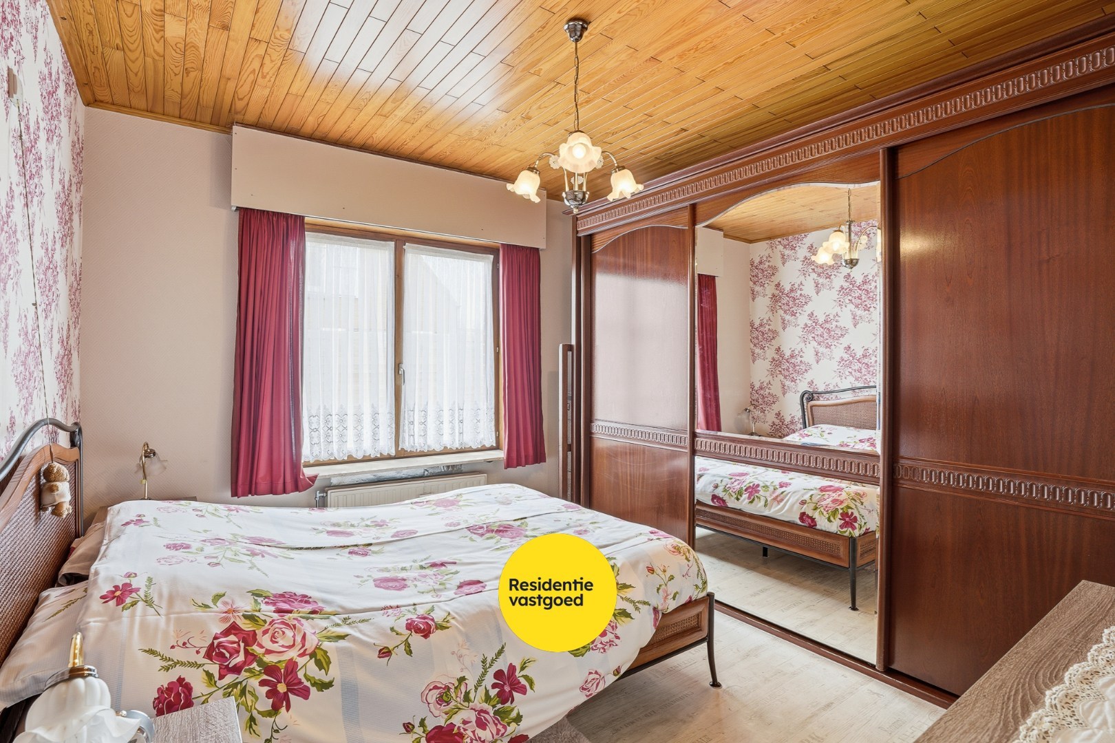 Alleenstaande bungalow met garage en tuin  op 684 m² 