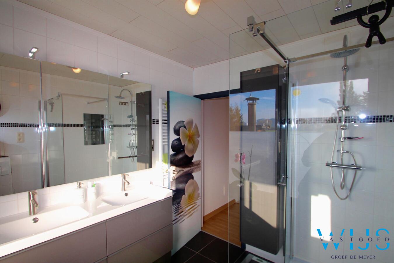 Instapklare gezellige woning met mooie tuin ! 