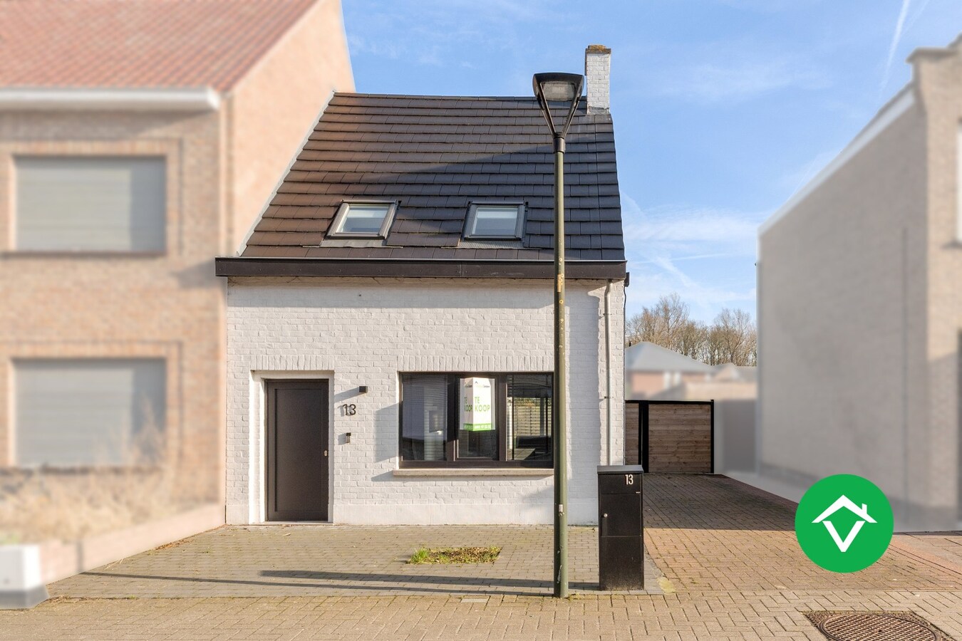 Volledig vernieuwde woning met 3 slaapkamers en bijgebouw in centrum Koekelare 