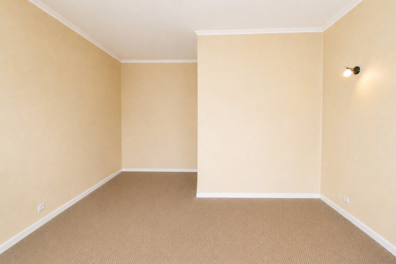 Karaktervolle open bebouwing met 6 kamers op 538 m² – unieke renovatiekans op topligging vlakbij station en centrum van Sint-Niklaas 
