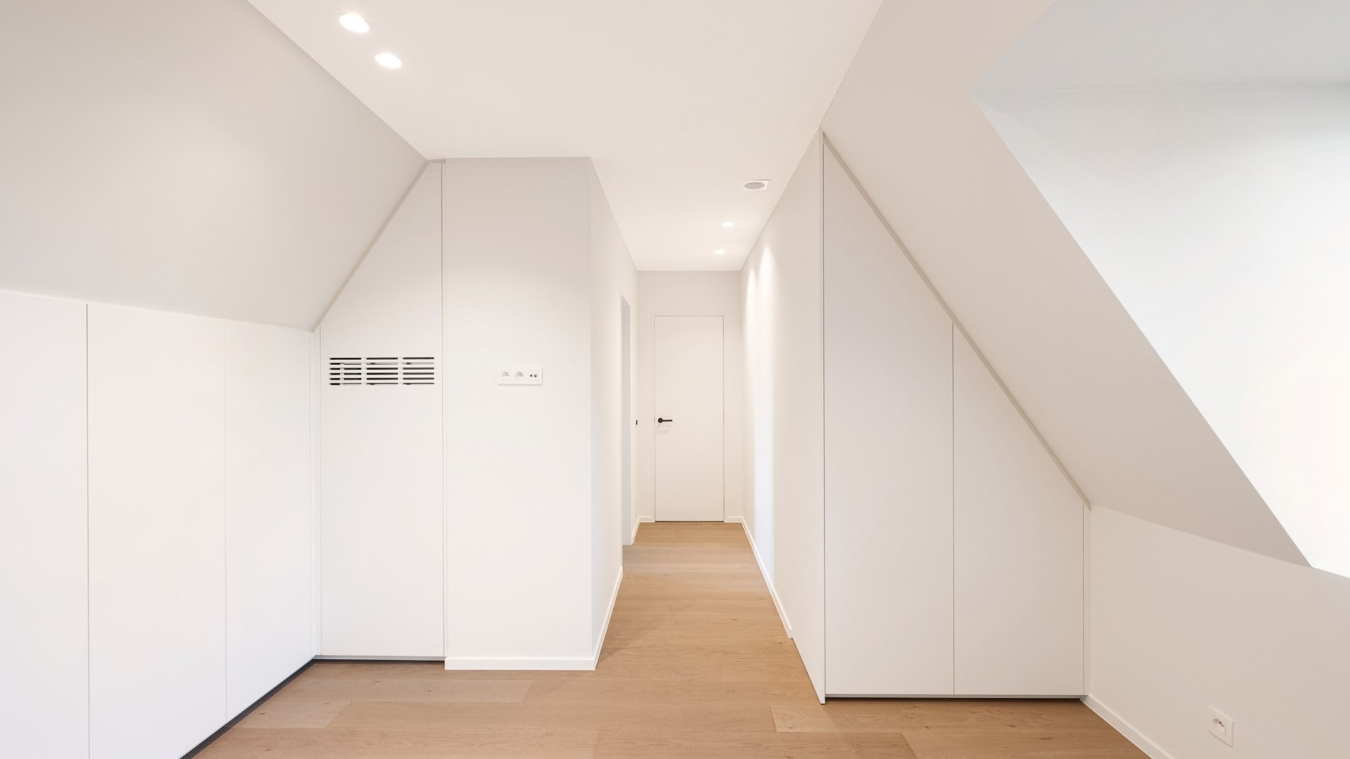 Impressionnante villa neuve au cœur du Zoute, à quelques pas du golf de Knokke. 