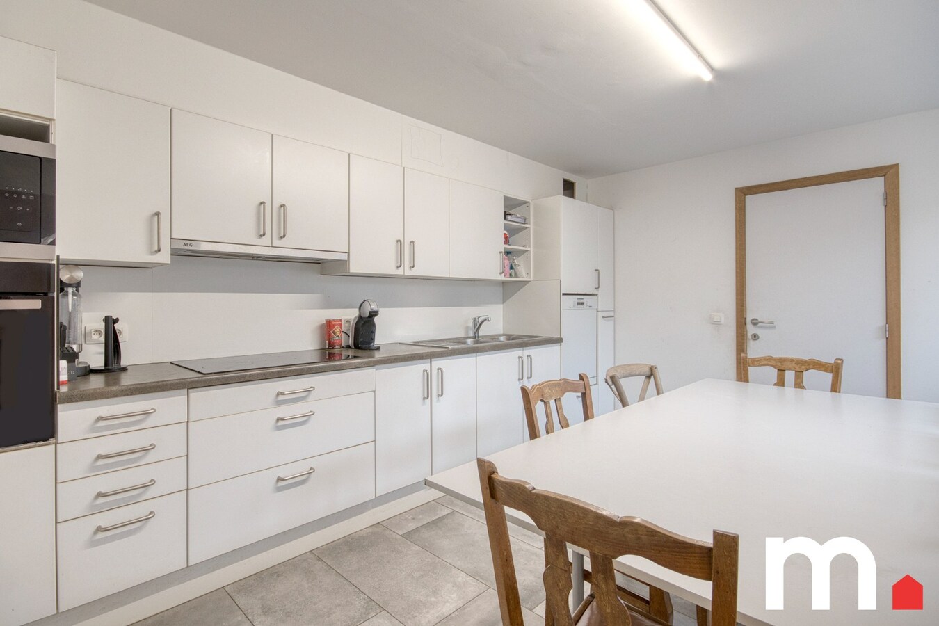 Instapklare woning met Loods van 170m² met uitweg te Zwevegem met 324 m² bewoonbare oppervlakte ! 