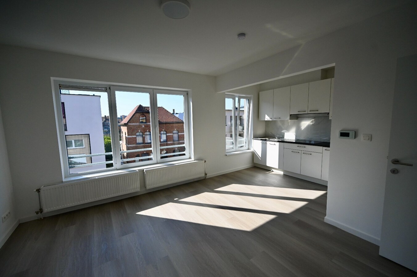 KNAP GERENOVEERD KNUS 2-SLAAPKAMER APPARTEMENT 