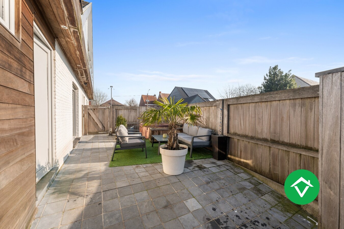 Functionele woning met drie slaapkamers, garage en ruime oprit te Ichtegem 