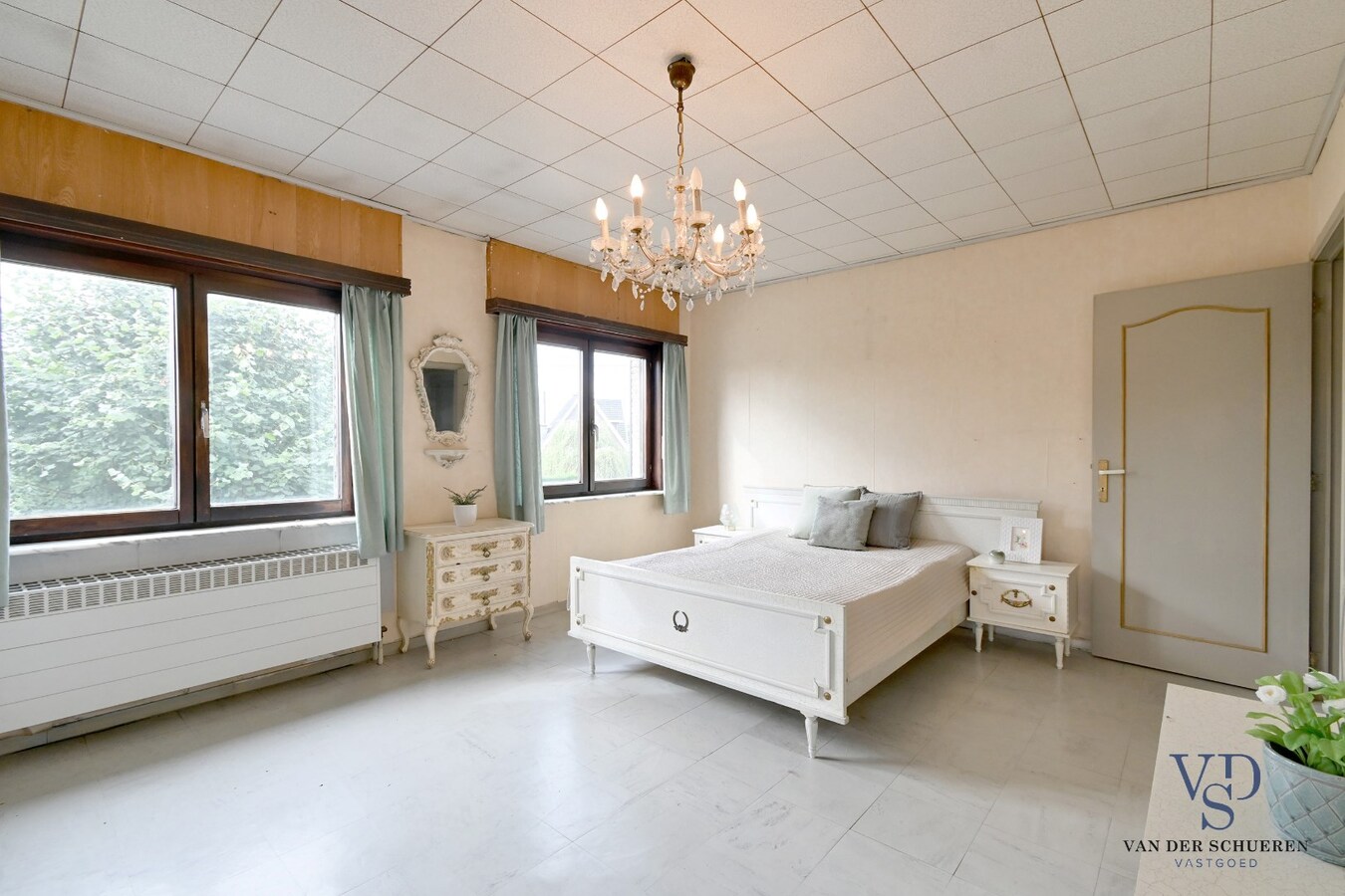 Bijzonder ruime, praktisch ingedeelde gezinswoning 