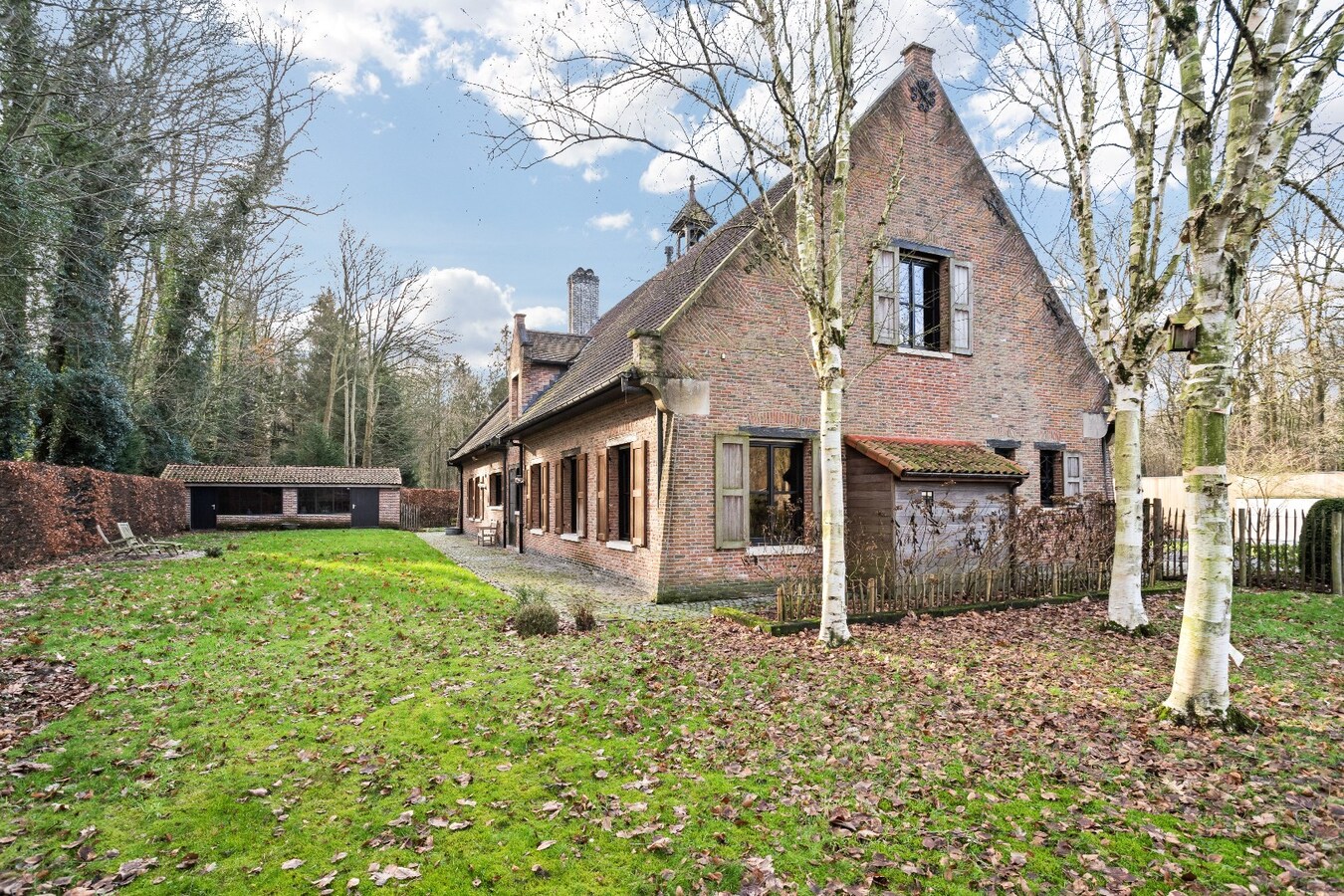 Uniek gelegen villa op ruim perceel van 2009m² 