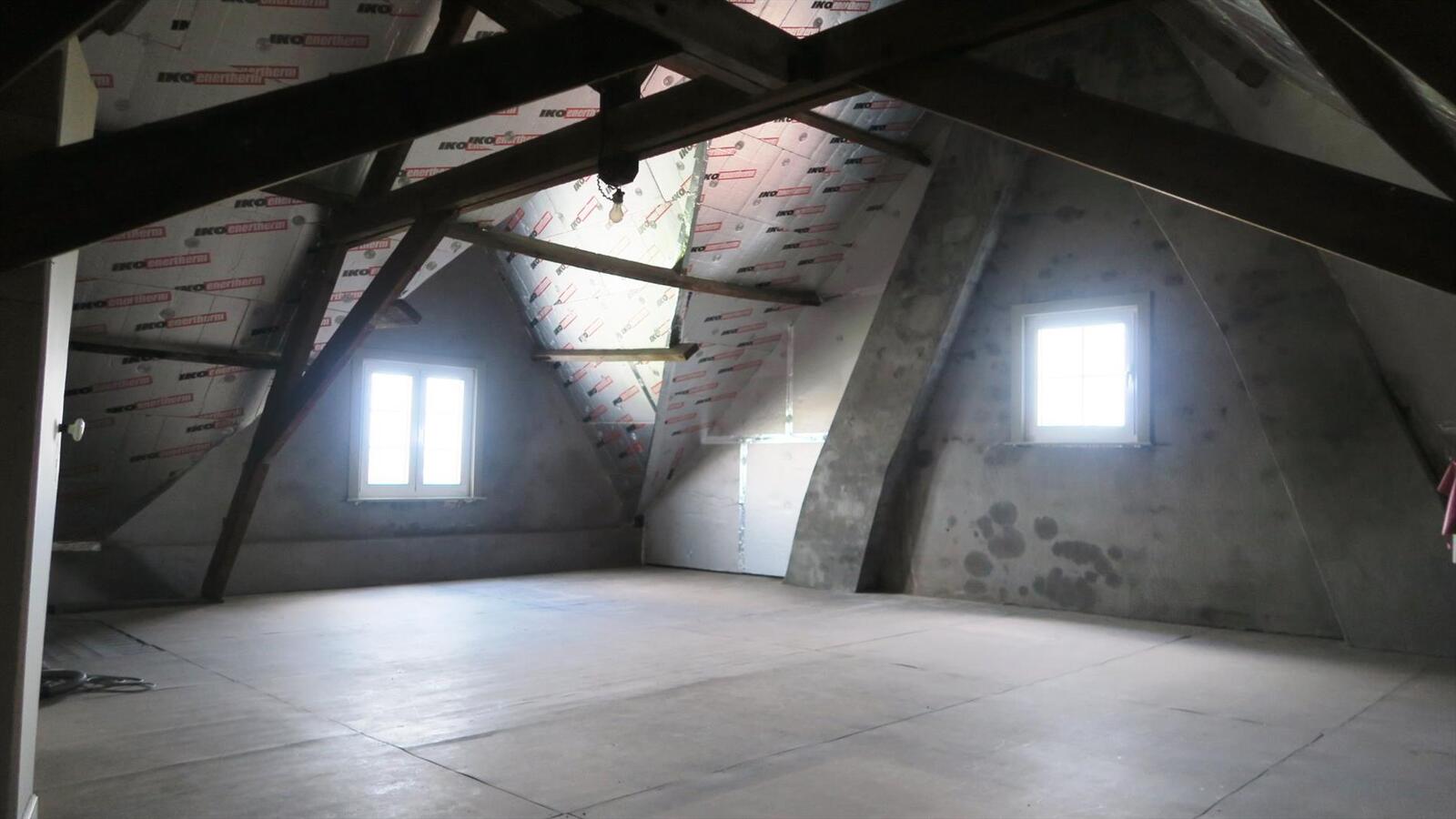 Karaktervolle woning met ruime loodsen 