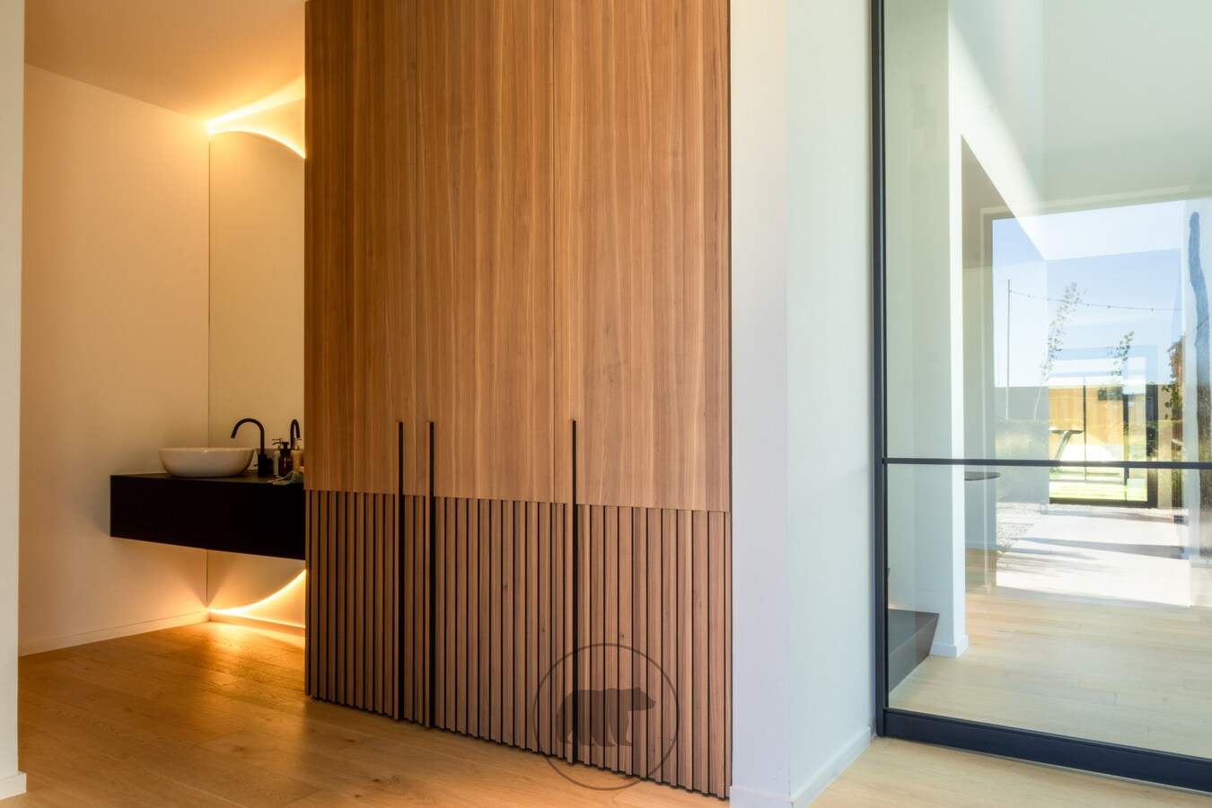 Buitengewone design villa op unieke ligging te Lochristi 