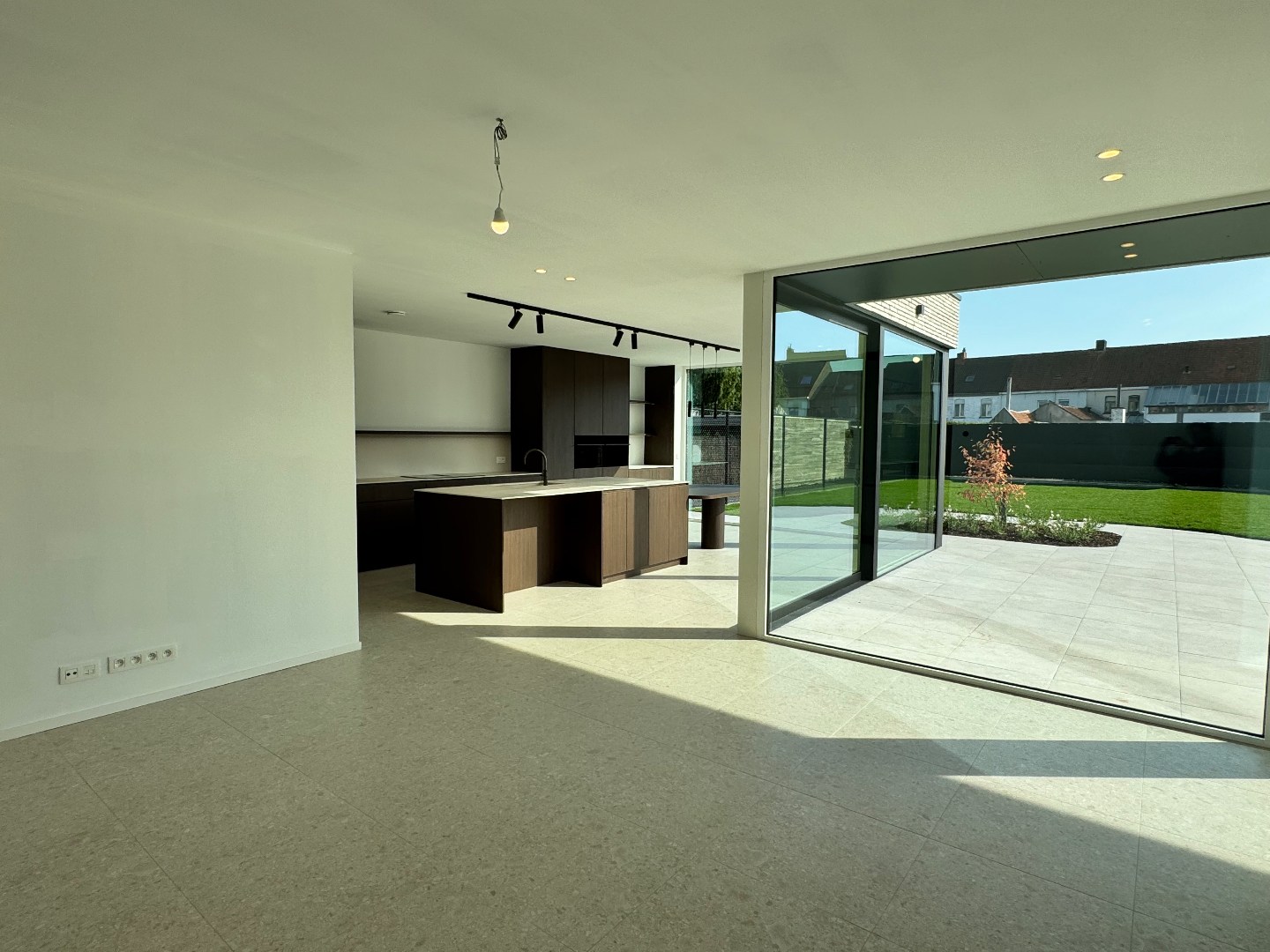 Instapklare nieuwbouwvilla met hoogwaardige afwerking en veel lichtinval 