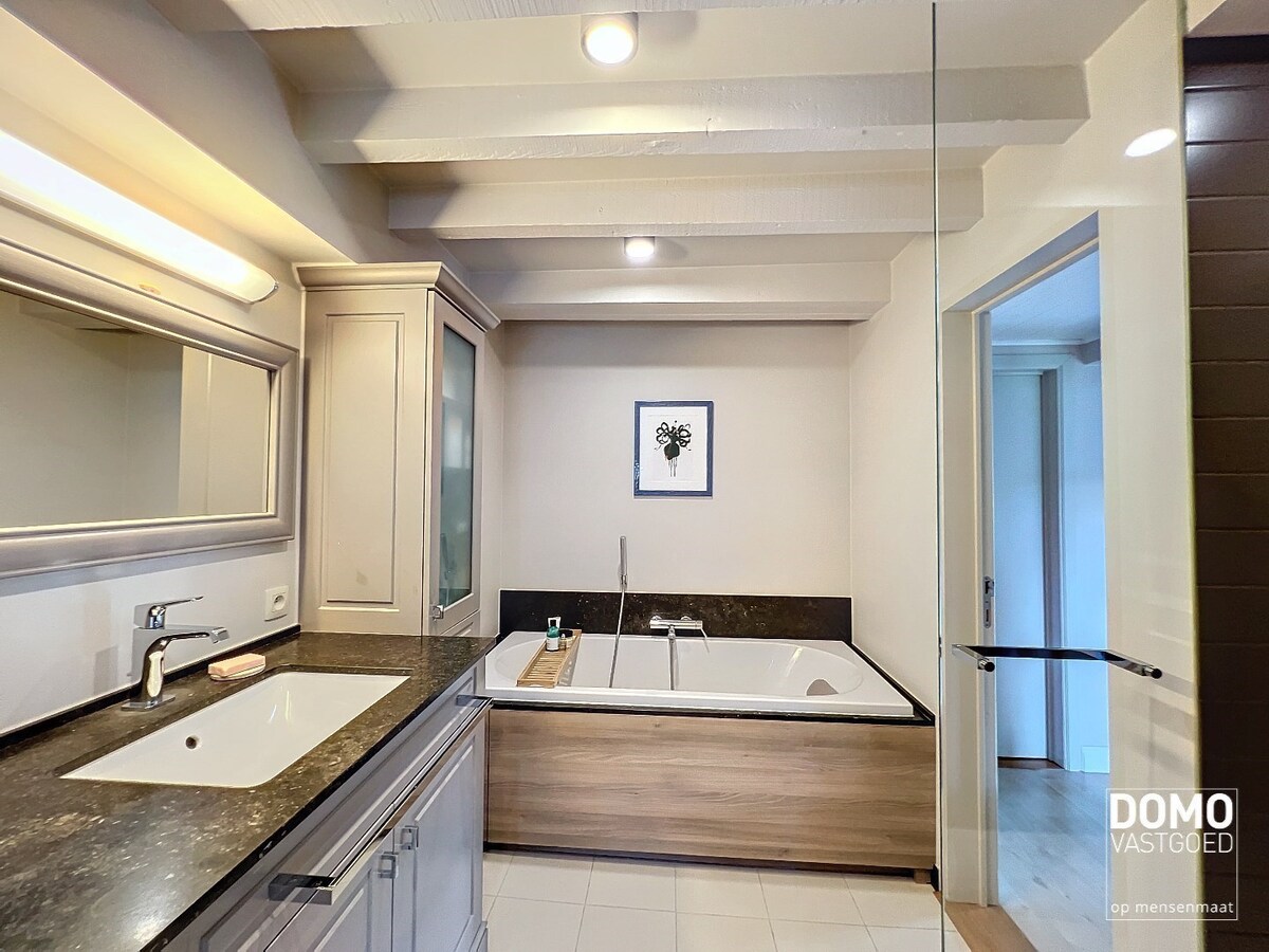 Multifunctioneel handelspand, gunstig gelegen met veel parkeergelegenheid en energielabel C 