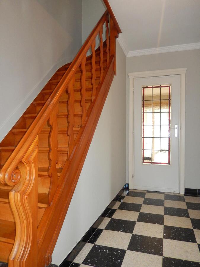 Ruime woning met zuidgerichte tuin 