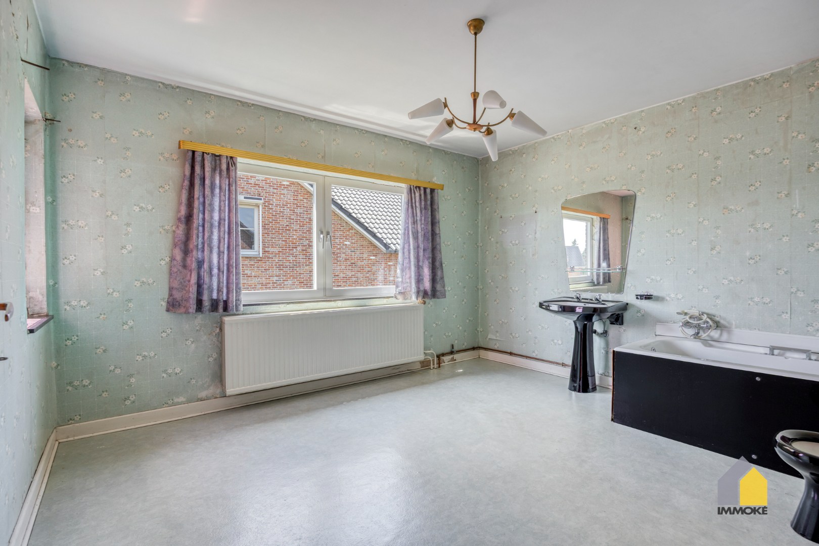 Karaktervolle, halfvrijstaande woning op 7a 31ca met aangrenzend weiland 16a 50ca. 