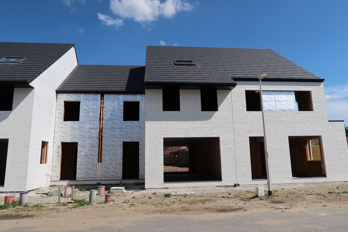 Nieuwbouwwoning met mogelijkheid tot 5 slaapkamers op een uitstekende ligging in centrum Jabbeke 