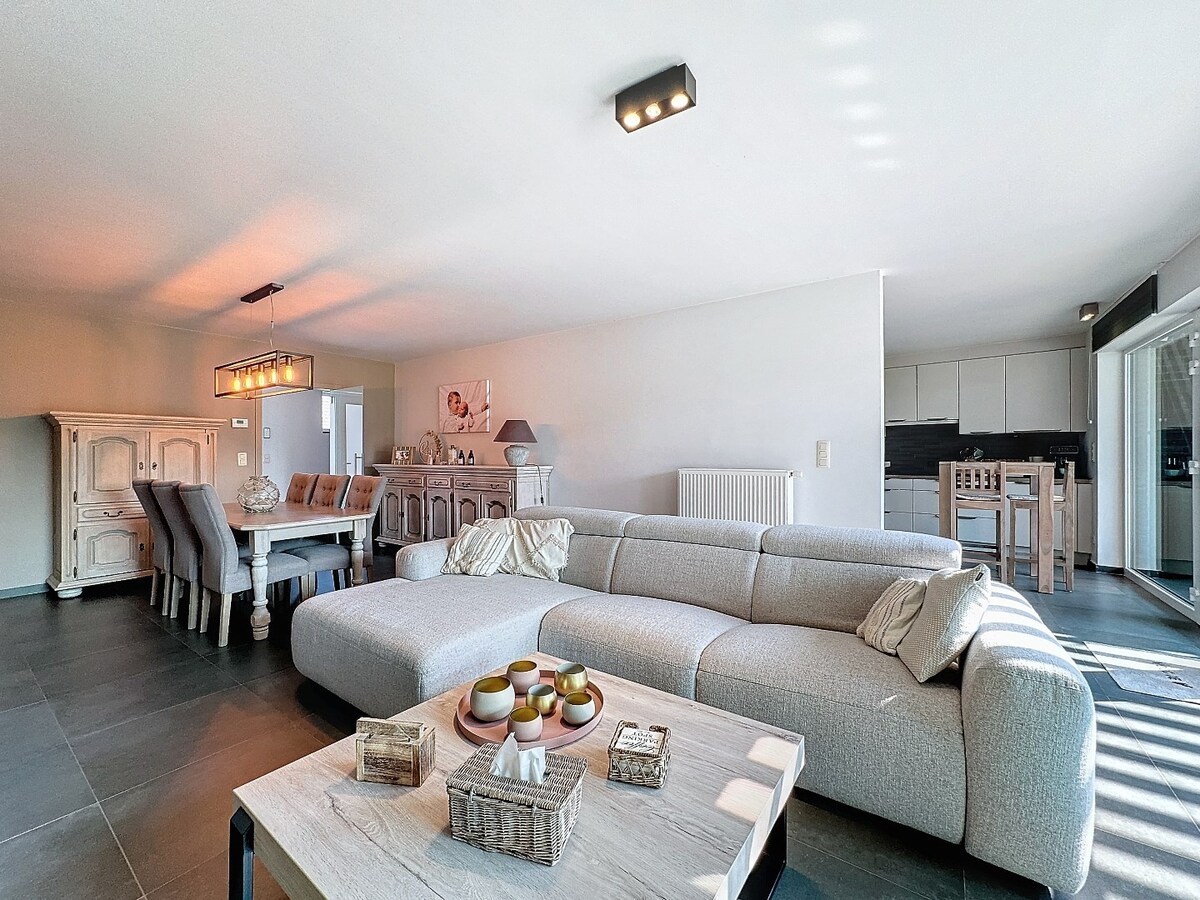 Op en top afgewerkte, energiezuinige gezinswoning (2013) te Velzeke 