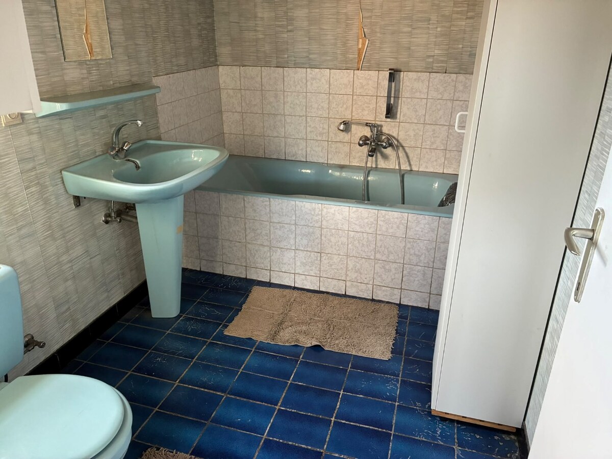 Woning met 2 slaapkamers en ruime veranda in de vijfwegen! 