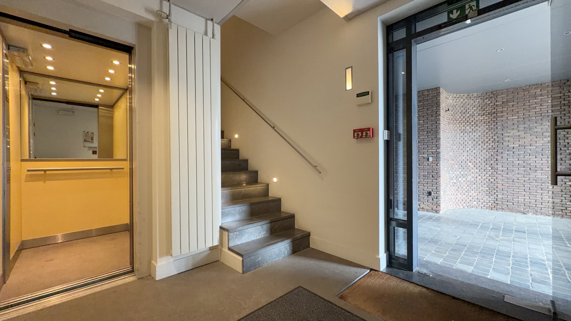 Kantoor te huur op toplocatie aan klaverblad E40xE17 in Gent