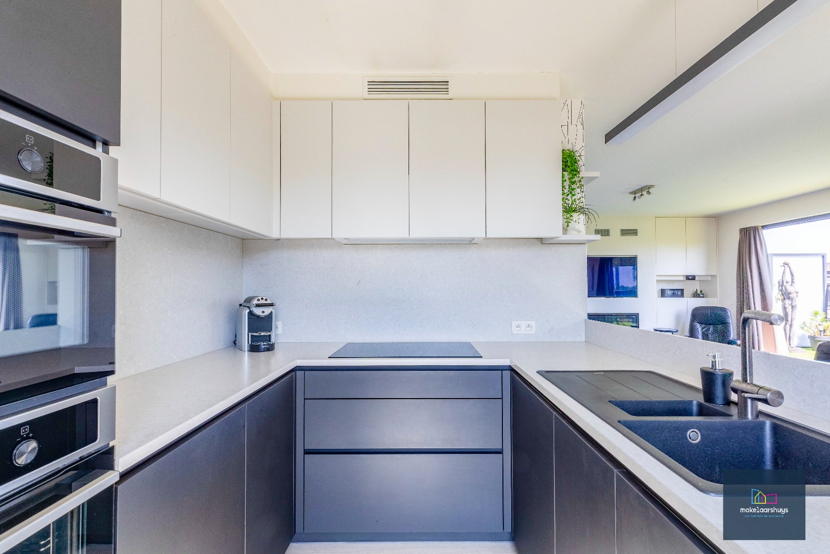 Penthouse met 2 slp. ruim terras, 2 st.plaatsen &amp; kelder 