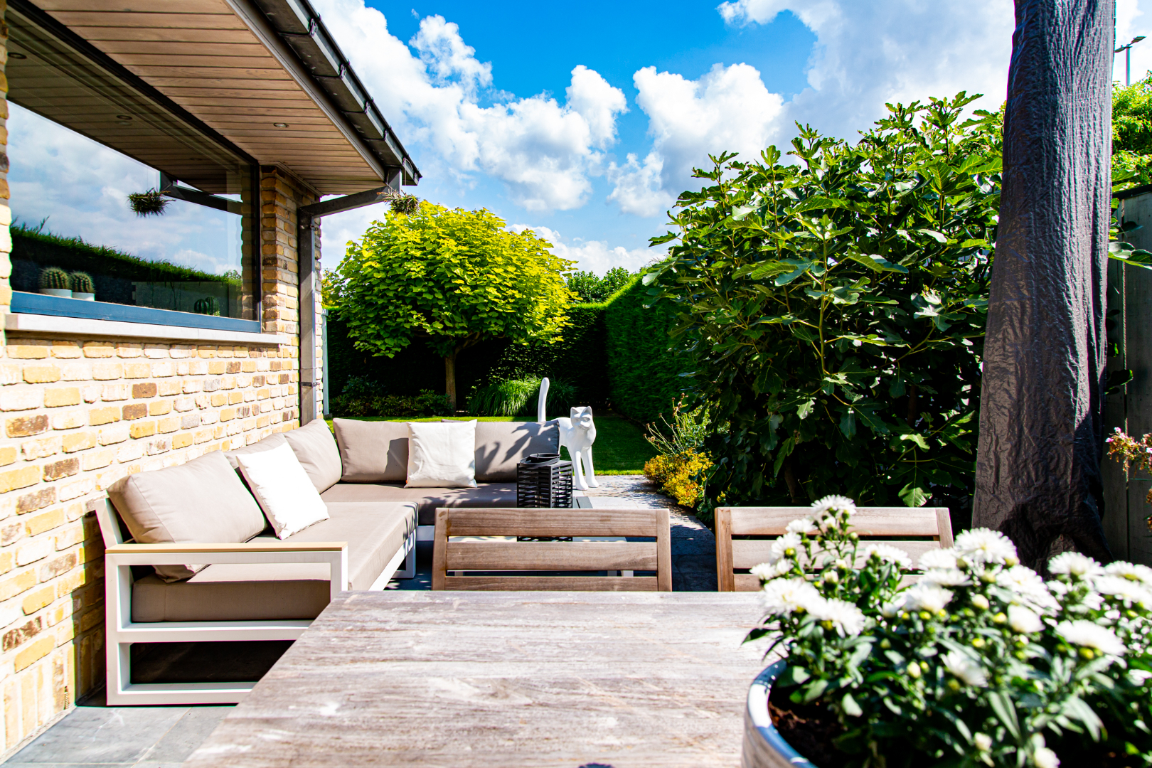 Eigentijdse woning met 3 slpks en prachtig aangelegde tuin 