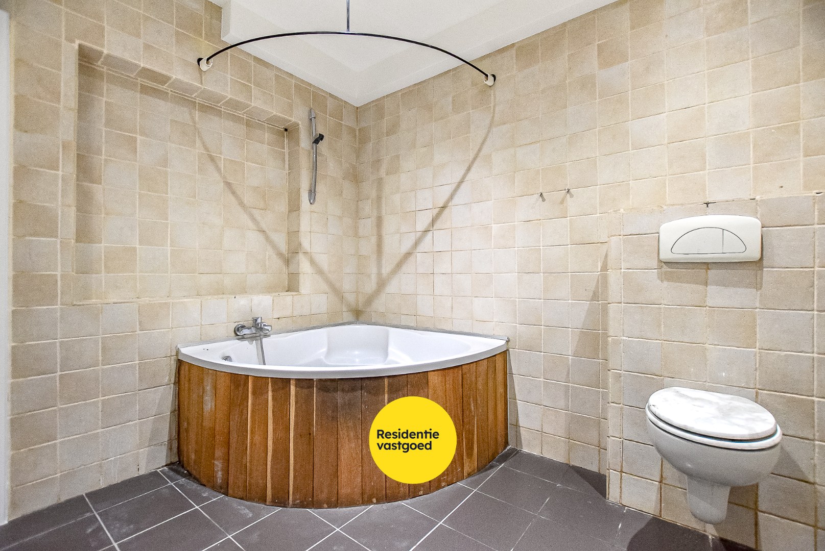 Gezellige halfopen woning met tuin en parking 