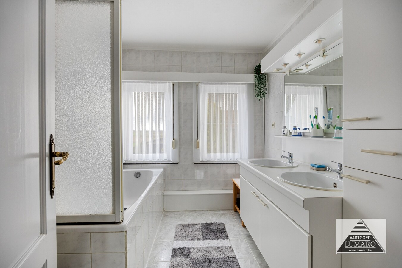 Landelijk gelegen goed onderhouden vrijstaande woning 