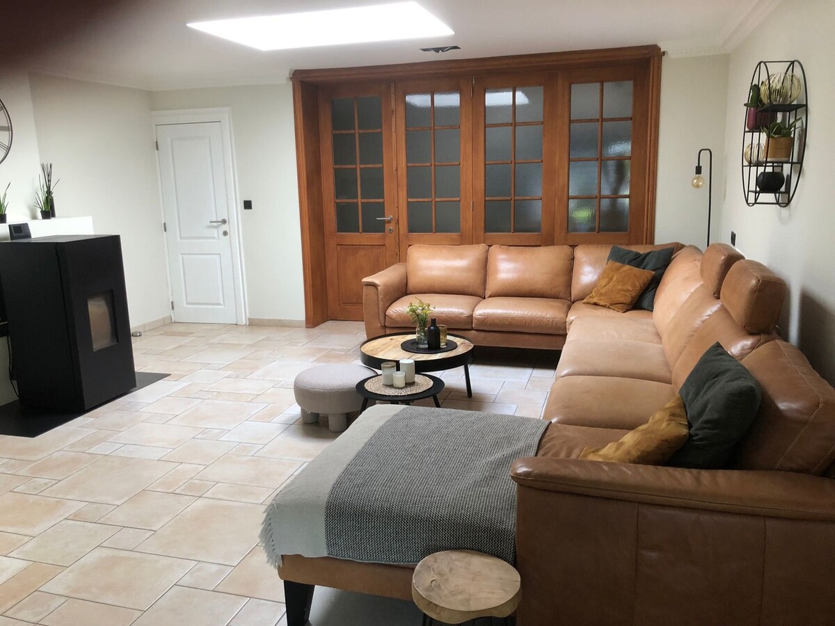 Alleenstaande woning met 5 slaapkamers en diepe tuin te Zarren 