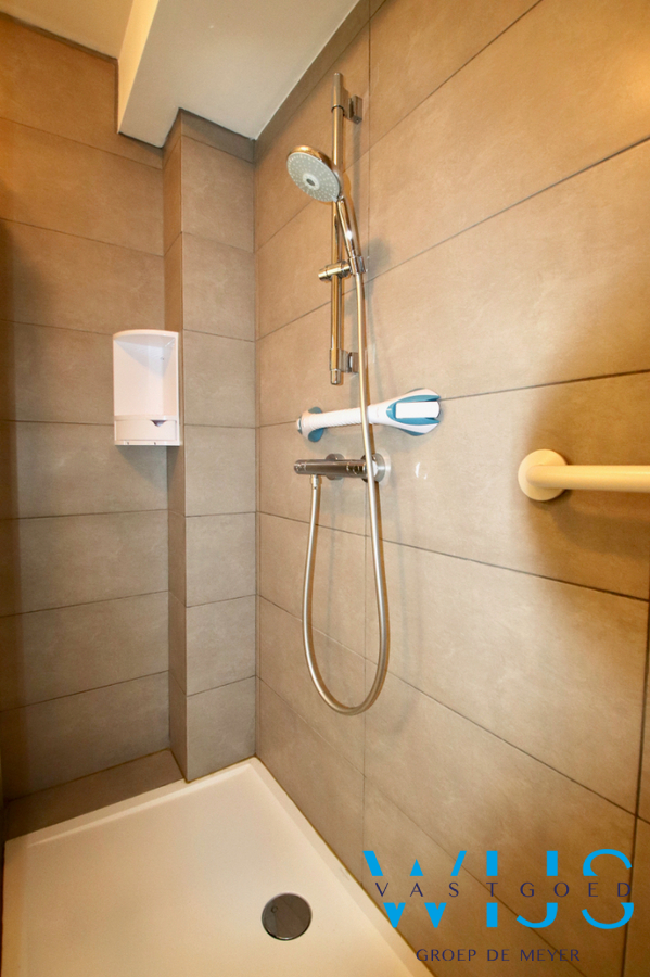 Gelijkvloersapp. met 3 slaapkamers &amp; garage in hartje Assenede ! 