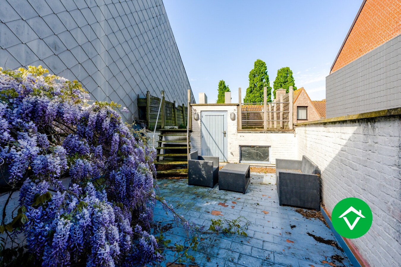 Ruim triplex appartement met 5 slaapkamers, in het centrum van Torhout 