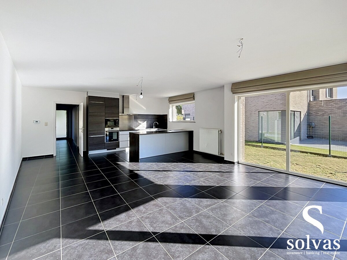 Instapklare ruime halfopen woning met 4 slaapkamers op toplocatie! 