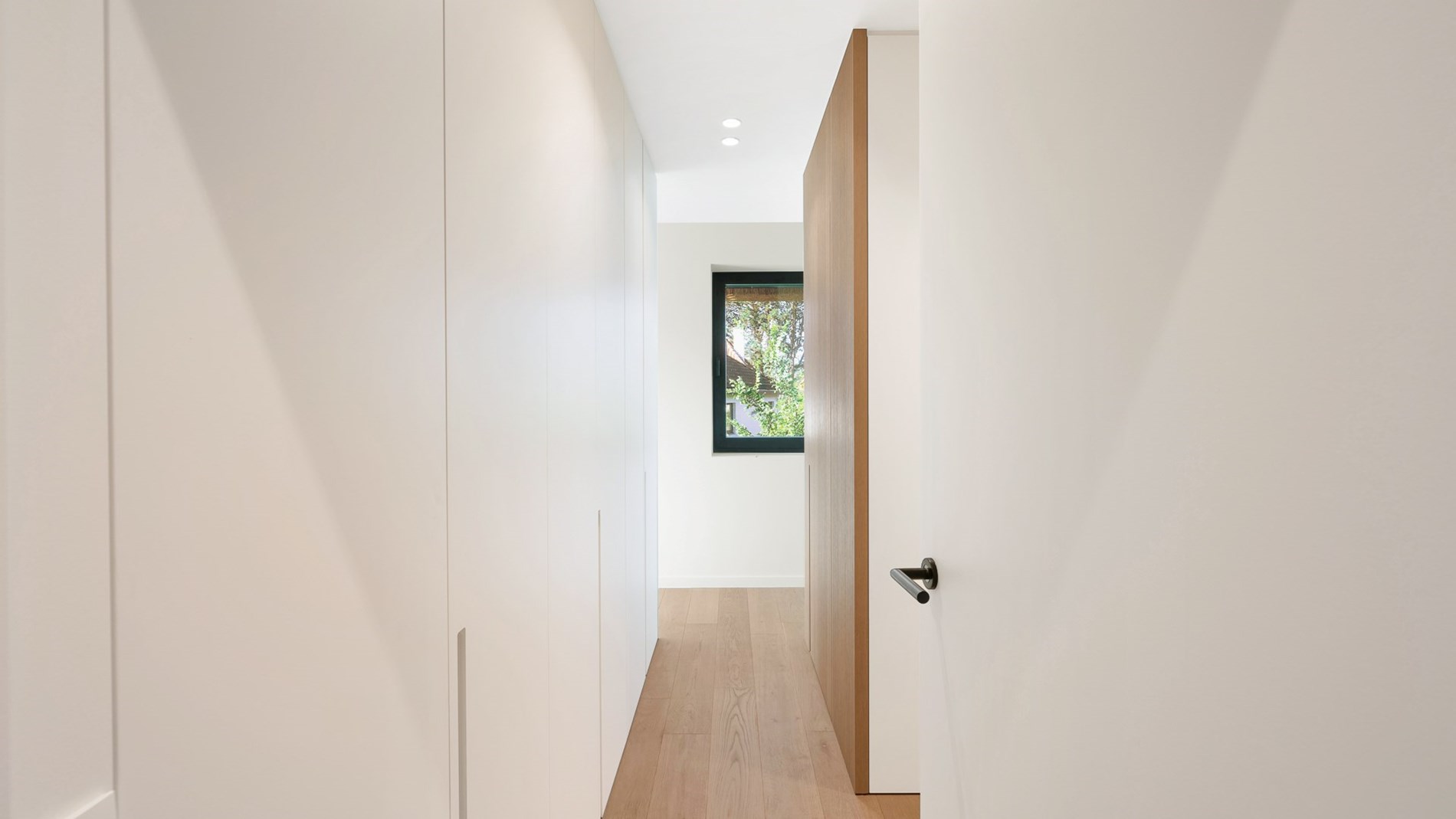 Impressionnante villa neuve au cœur du Zoute, à quelques pas du golf de Knokke. 