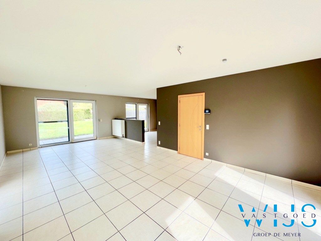 Open bebouwing met zonnige tuin, 3 slaapkamers en garage te Kluizen ! 