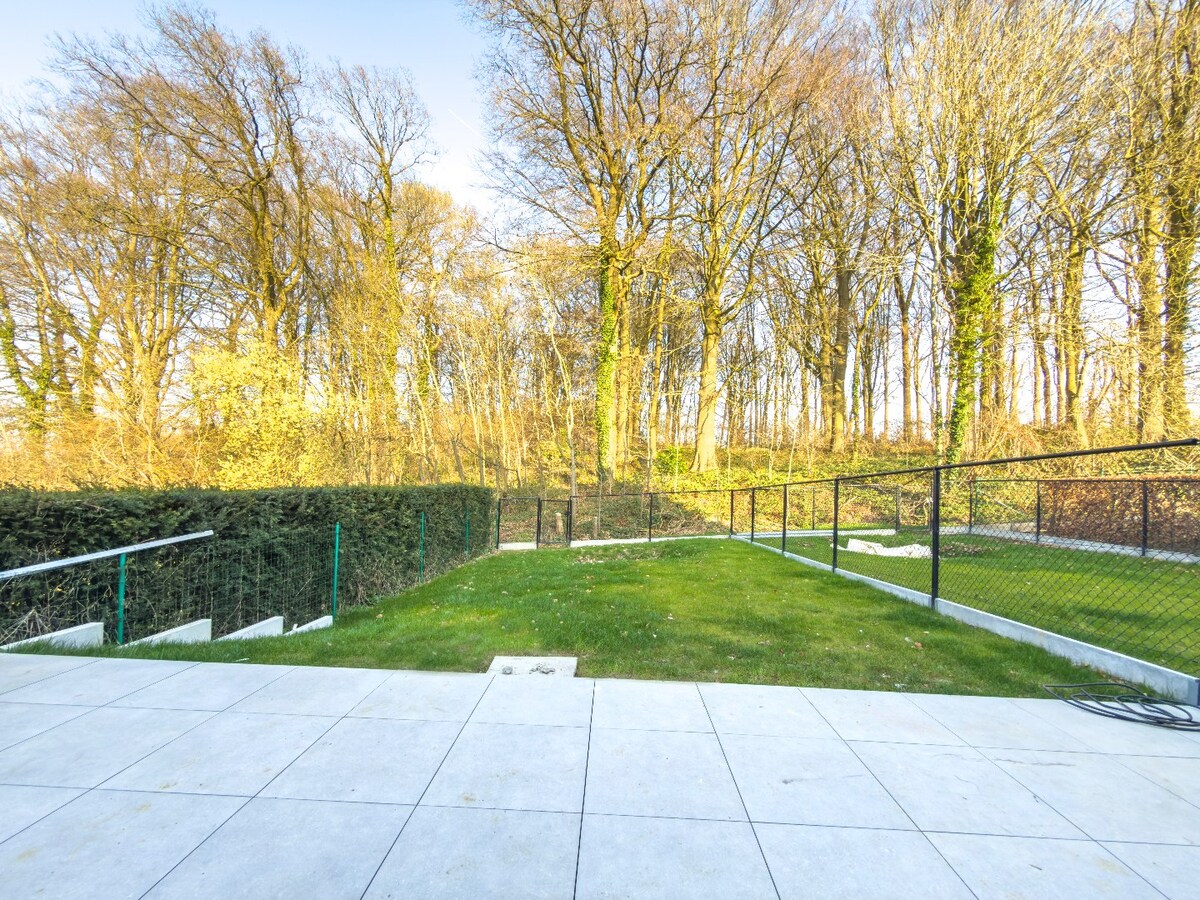 Tiptop afgewerkte nieuwbouw BEN-woning te St-L-Houtem, 6% BTW mogelijk 