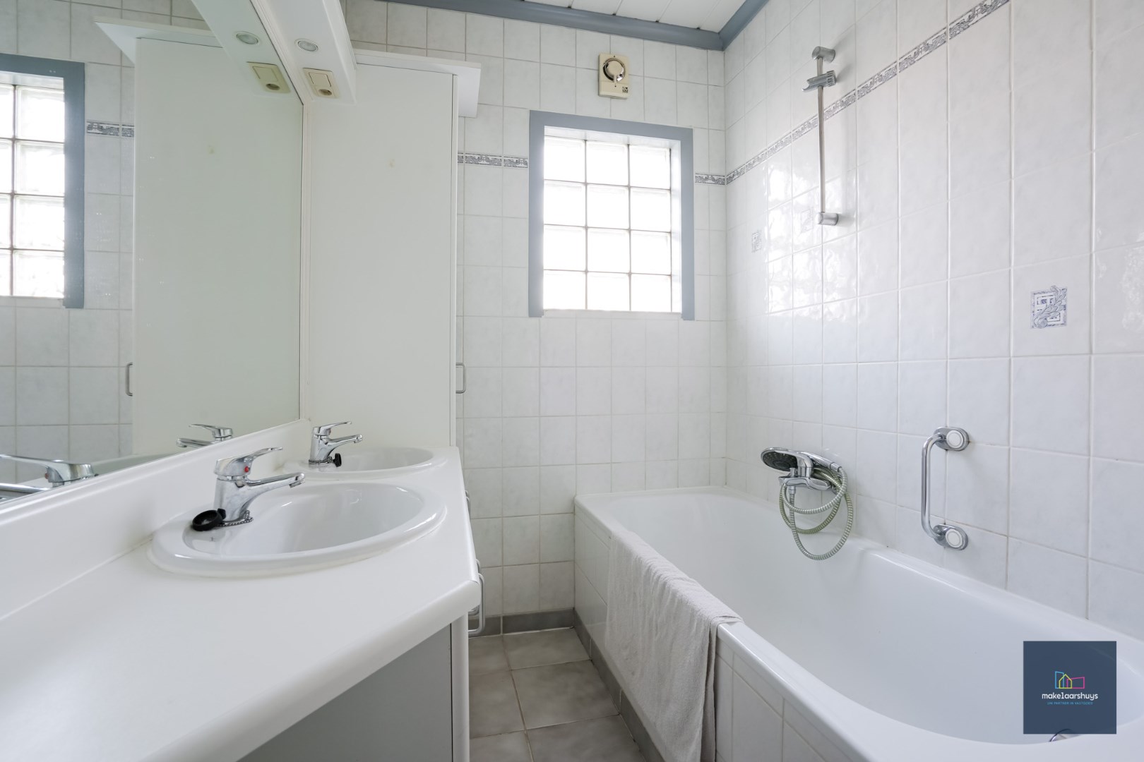 VERKOCHT !!! Te renoveren woning met aangename buitenruimte 