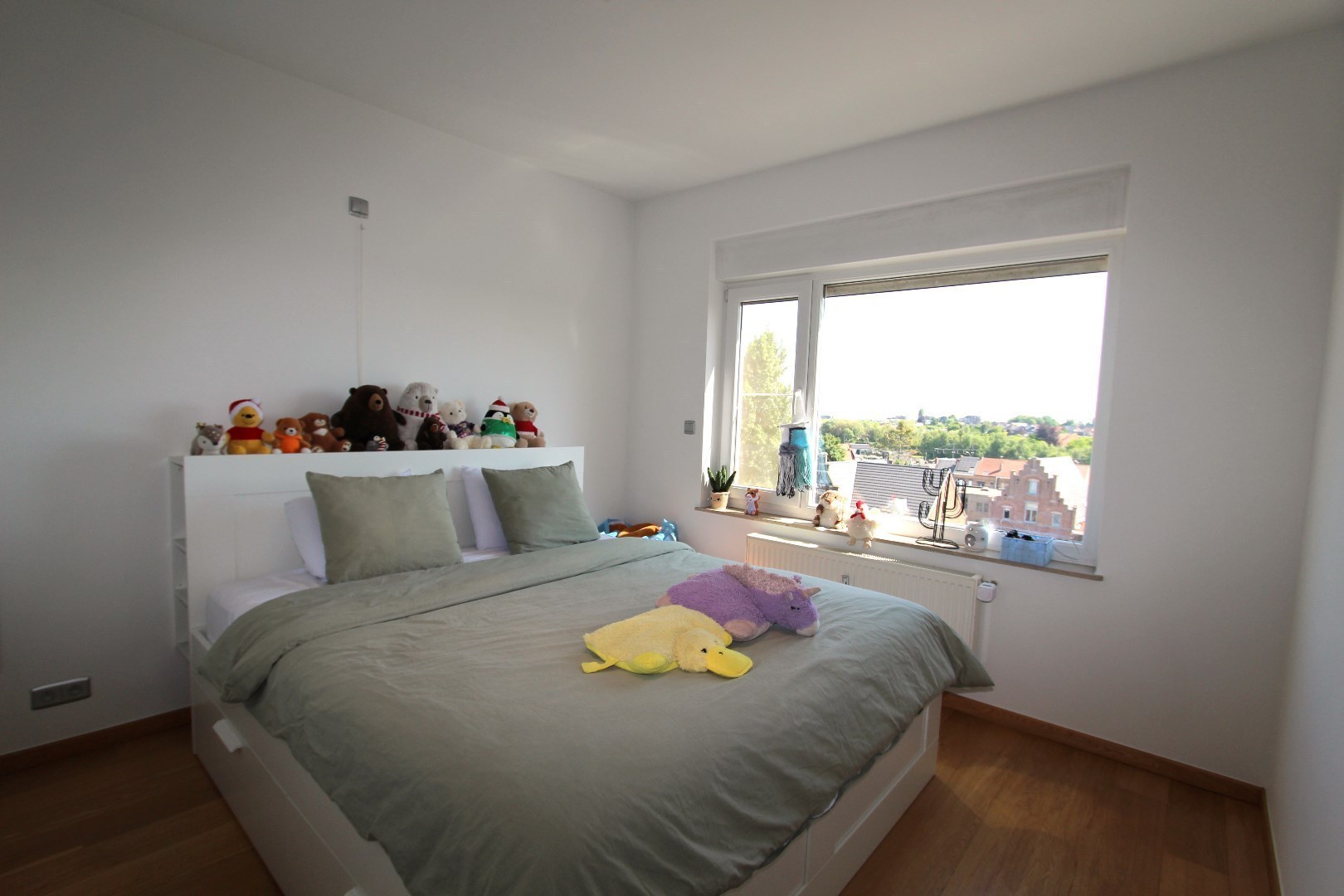 RUIM APPARTEMENT MET 3 SLAAPKAMERS 