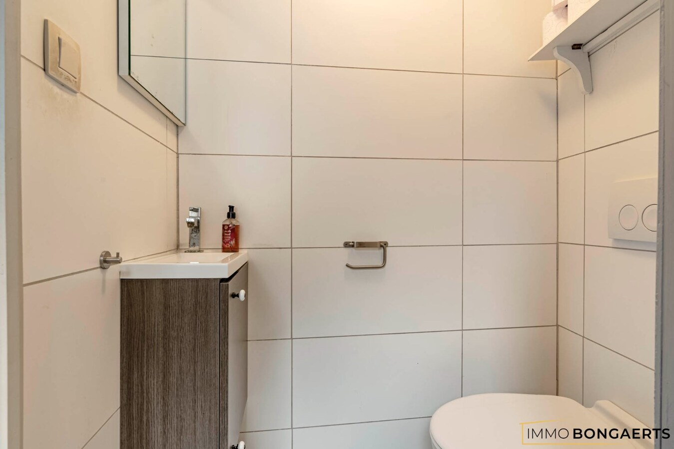 Instapklare woning met  garage en twee slaapkamers in Maasmechelen 