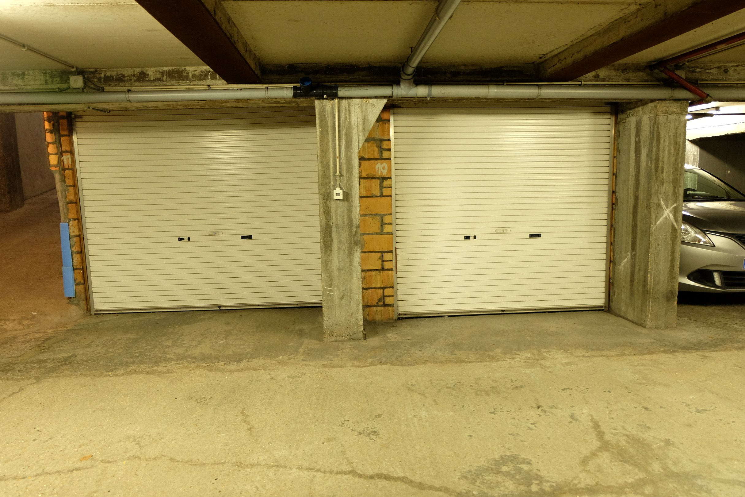 Dubbele garagebox met opslagplaats nabij de A. Pieterslaan 