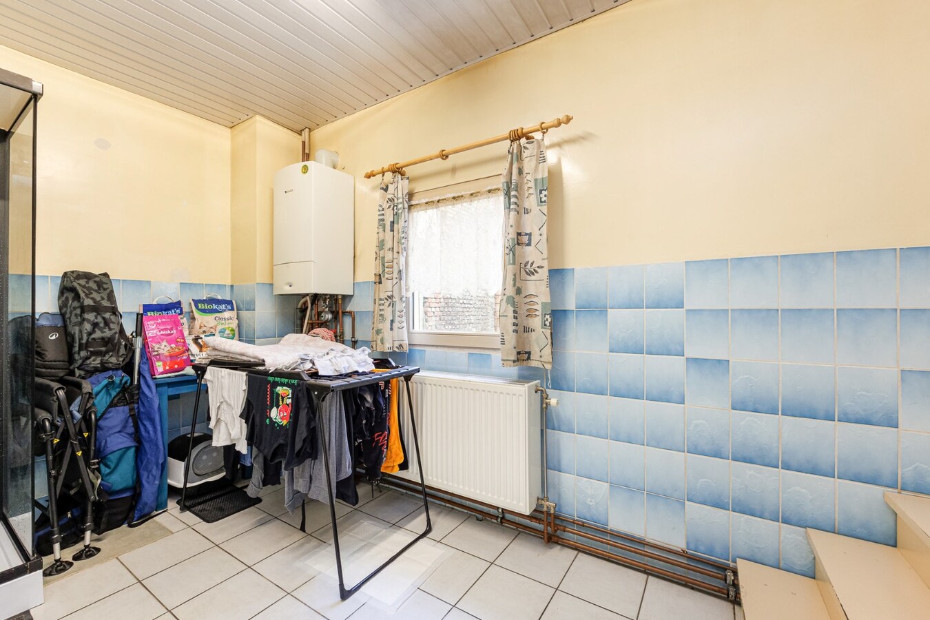 Vergunde opbrengsteigendom met 3 appartementen én handelsruimte! 