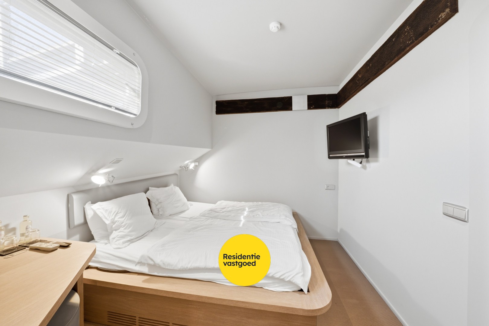 Unieke woonboot met B&amp;B en vergunde ligplaats in Plassendale 