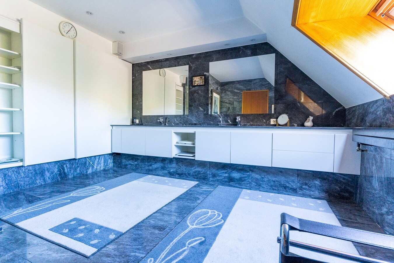 Villa érigée sur 1644m², garage 5 voitures, superbes volumes, au Bois-Fichaux ! 